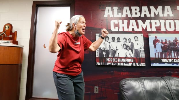 Jenny Mainz celebrating women's tennis receiving bid to 2021 NCAA Championships